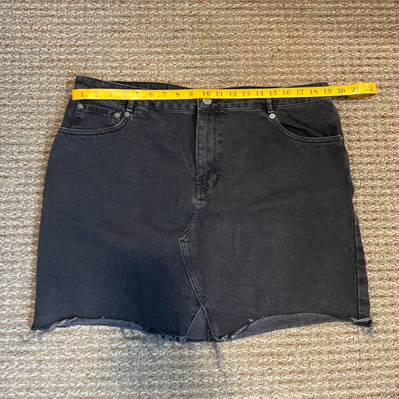 ASOS Denim Mini Skirt with Raw Hem - Black wash - Picture 4 of 5